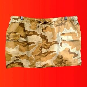 Women’s Camo Utility Cargo Mini Skirt - XL (NWOT)